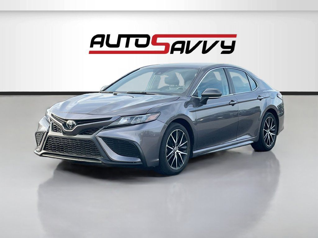 Used 2023 Toyota Camry SE FWD image 3