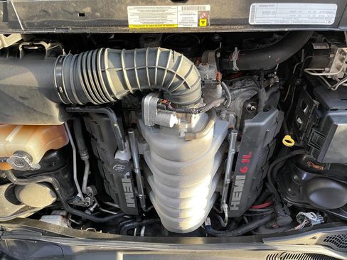 Used 2009 Dodge Challenger SRT8 image 37