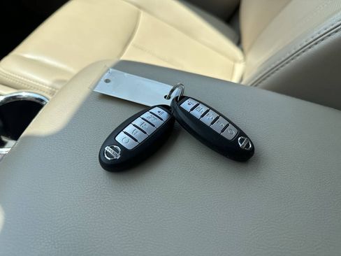 Used 2018 Nissan Pathfinder Platinum AWD/4WD image 36