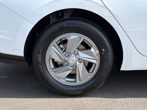 New 2026 Hyundai Elantra SE FWD image 19