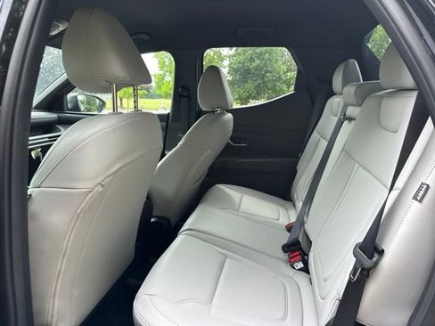 Used 2025 Hyundai Santa Cruz SEL AWD/4WD image 16