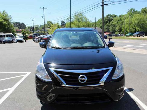 Used 2015 Nissan Versa SV image 2