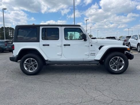 Used 2022 Jeep Wrangler Unlimited Sahara image 9