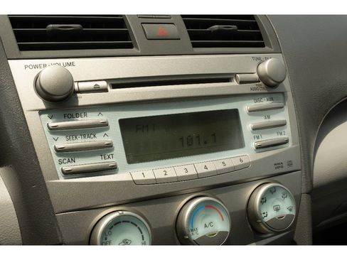 Used 2009 Toyota Camry LE FWD image 21