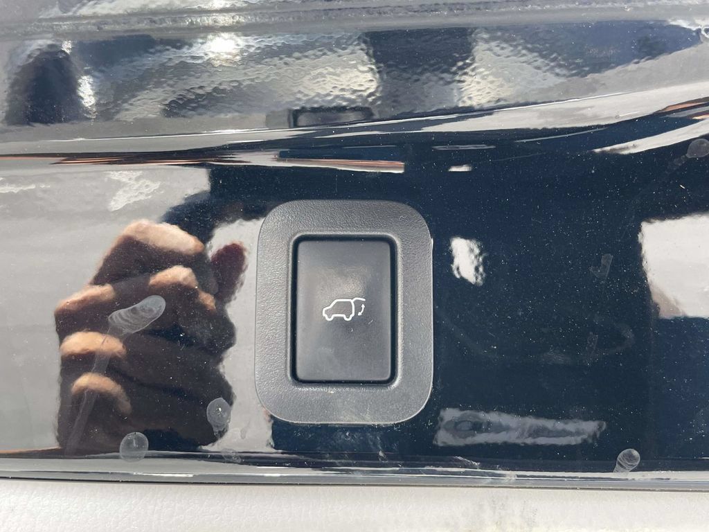 Used 2017 Toyota Highlander XLE AWD/4WD image 17