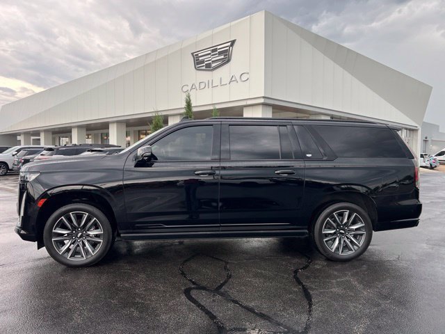 Used 2023 Cadillac Escalade ESV Sport Platinum AWD/4WD image 2