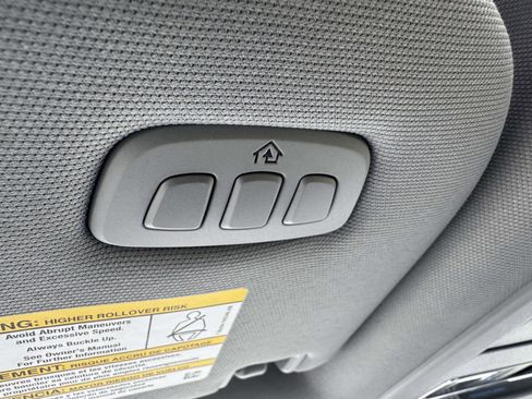 Used 2025 Ford F250 Lariat w/ Black Appearance Package image 38