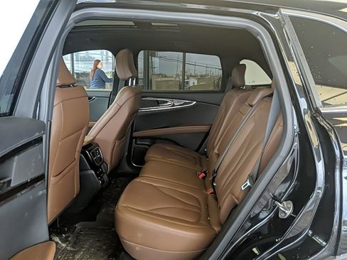 Used 2023 Lincoln Nautilus Reserve image 14