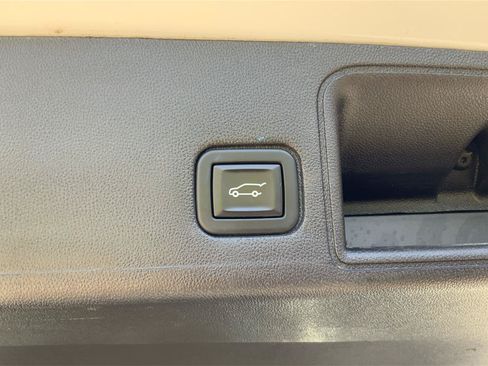 Used 2024 GMC Terrain SLT AWD/4WD image 31