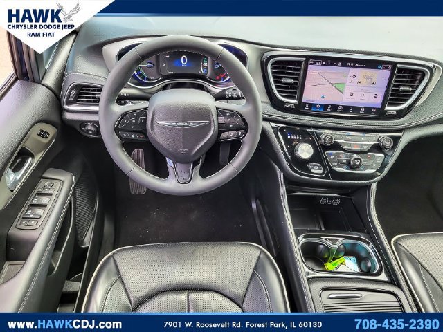 Certified 2024 Chrysler Pacifica Premium FWD image 14