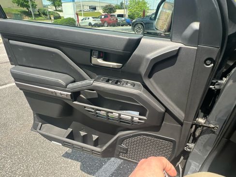 Used 2024 Toyota Tacoma 4x4 Double Cab image 21