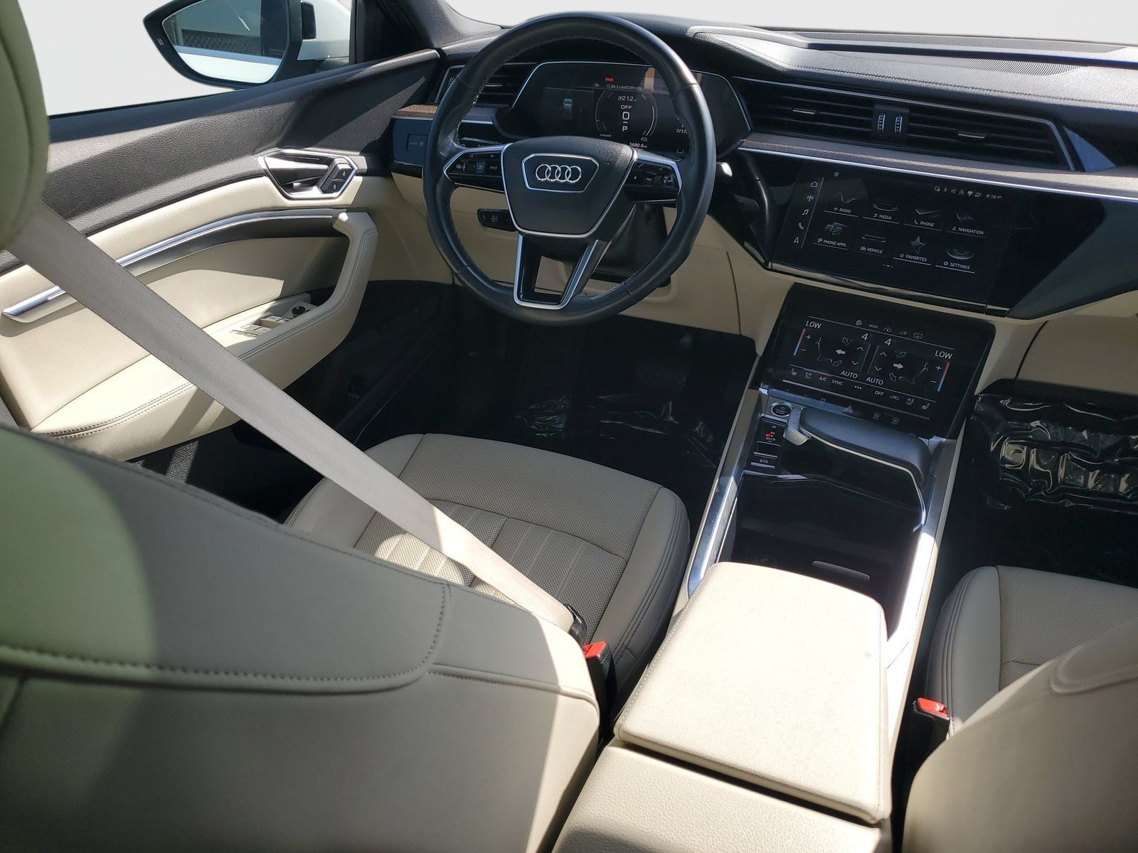 Used 2024 Audi Q8 e-tron Premium Plus w/ Premium Plus Package AWD/4WD image 11