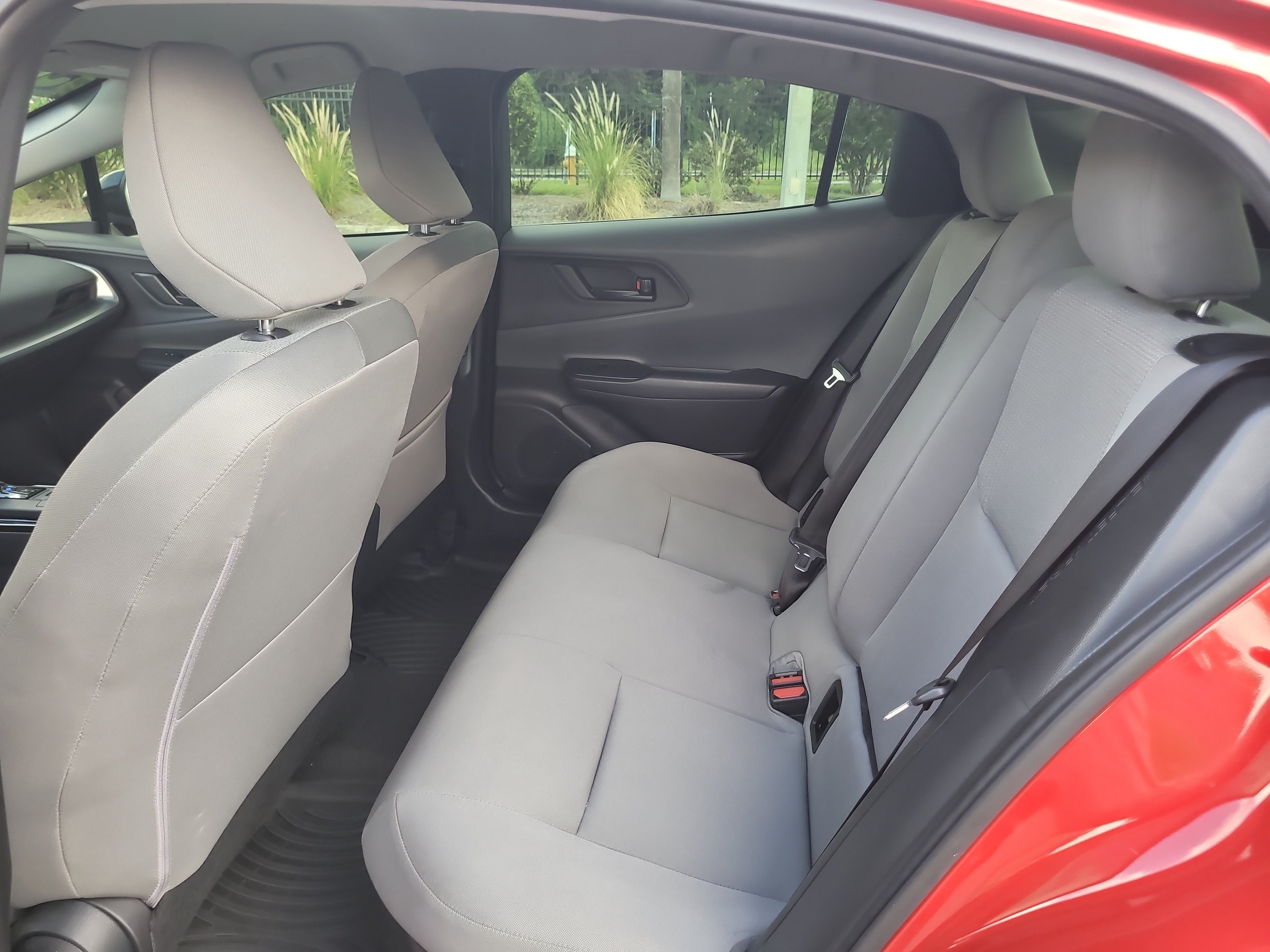 Certified 2025 Toyota Prius LE FWD image 14