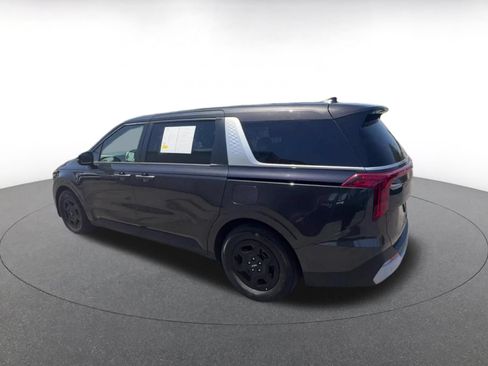 Used 2026 Kia Carnival FWD image 8