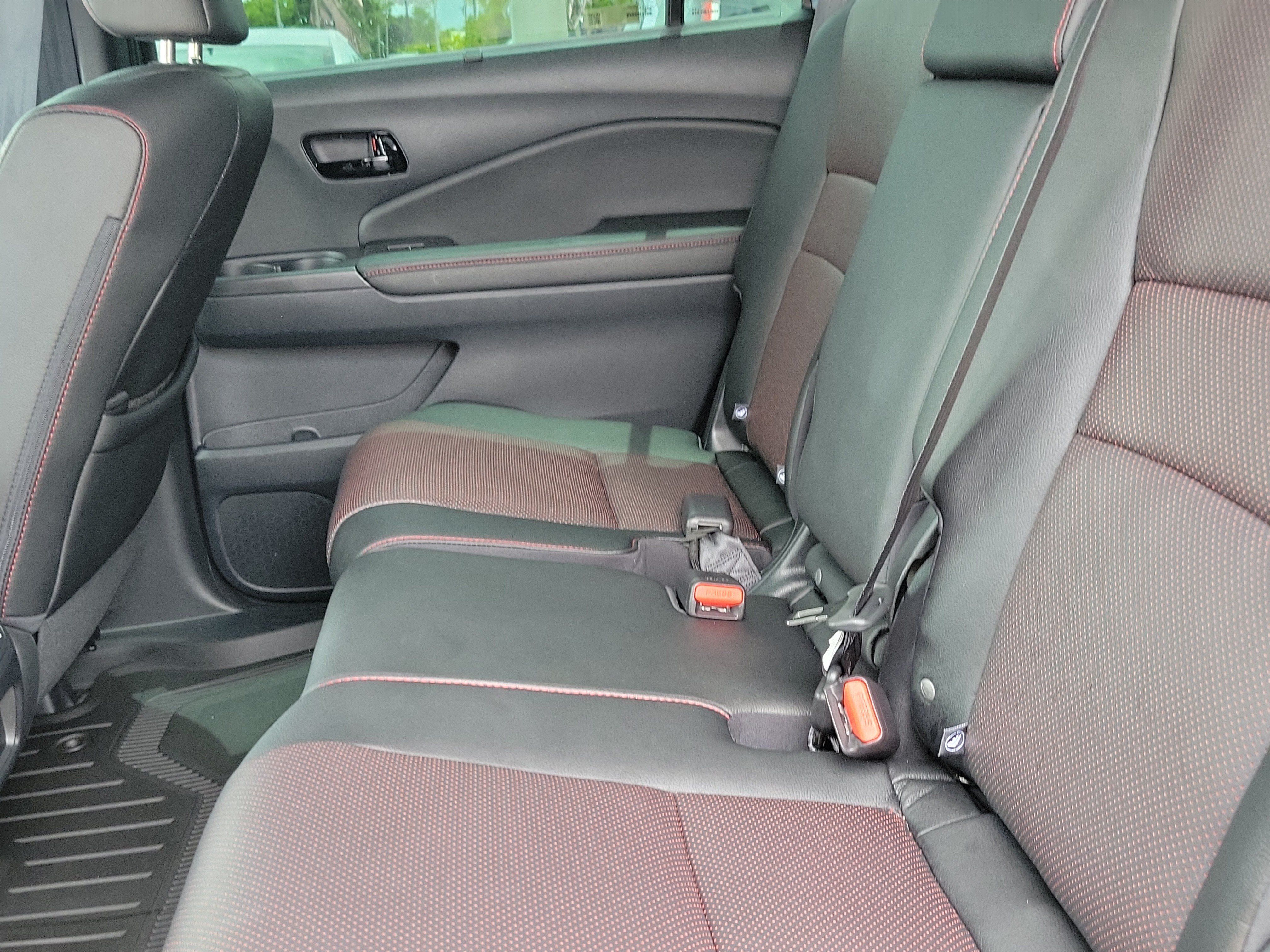 Used 2025 Honda Passport Black Edition image 17