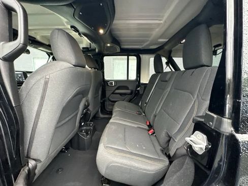 Used 2026 Jeep Wrangler Unlimited Sahara AWD/4WD image 28