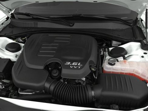 Used 2014 Dodge Charger SE w/ Connectivity Group image 16