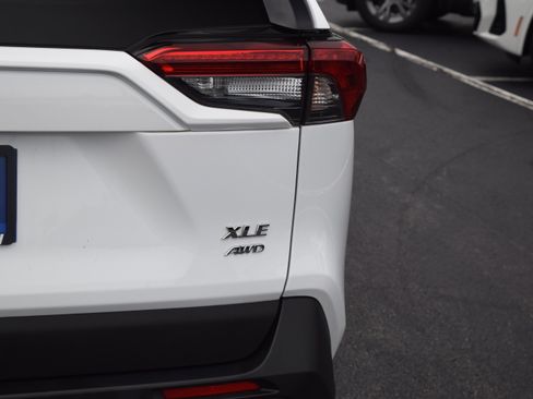 Used 2021 Toyota RAV4 XLE image 6