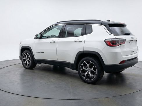 Used 2025 Jeep Compass Limited image 6