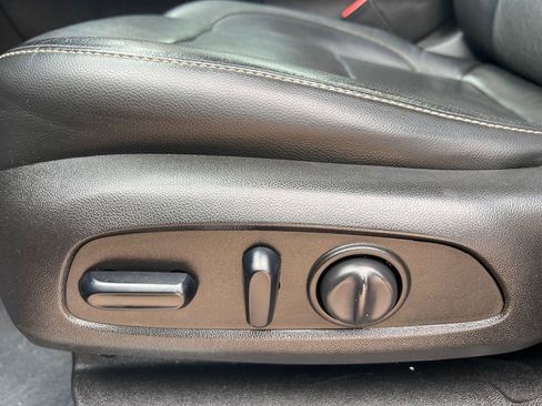 Used 2019 GMC Acadia SLT AWD/4WD image 13