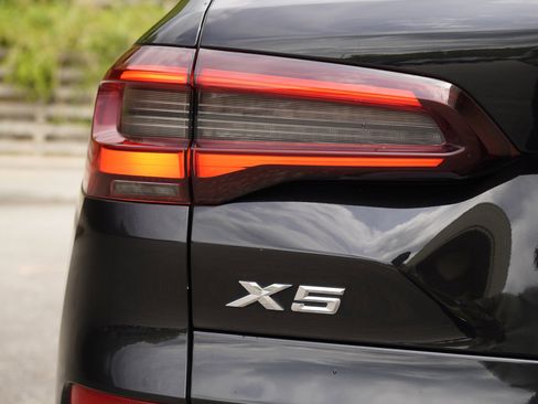 Used 2023 BMW X5 xDrive40i w/ M Sport Package AWD/4WD image 11