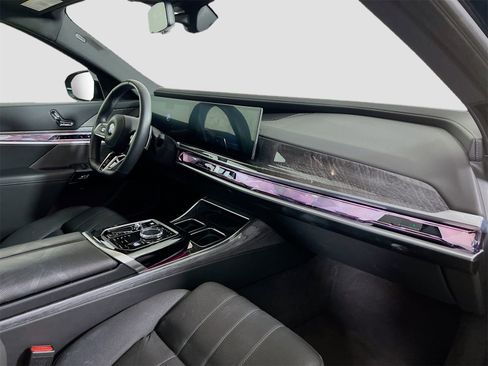 Used 2025 BMW 740i xDrive 740i xDrive image 32