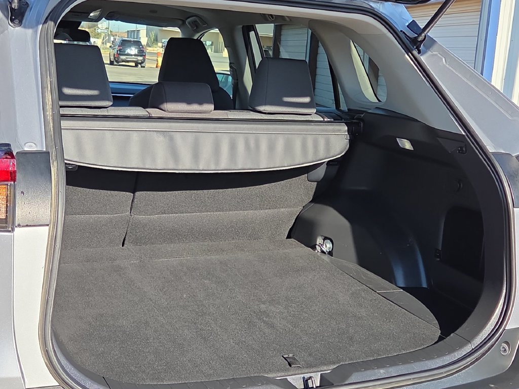 Used 2025 Toyota RAV4 XLE FWD image 12