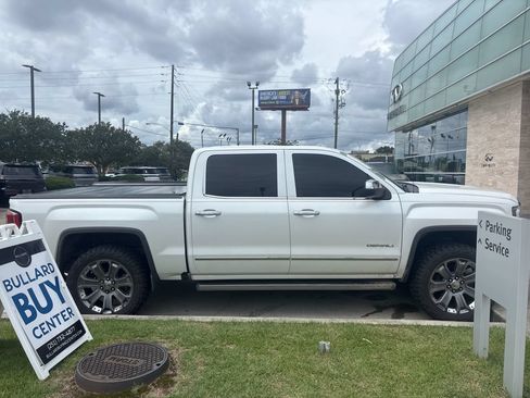 Used 2017 GMC Sierra 1500 Denali w/ Denali Ultimate Package AWD/4WD image 8