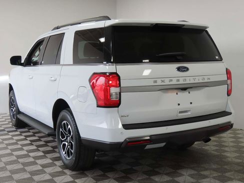 Used 2024 Ford Expedition XLT RWD image 3