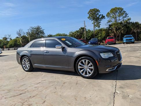 Used 2019 Chrysler 300 Limited image 2