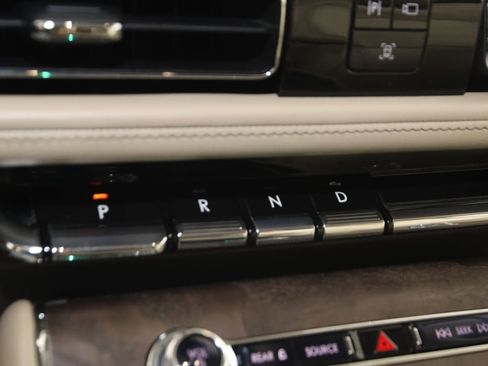 Used 2020 Lincoln Aviator Reserve w/ Equipment Group 202A AWD/4WD image 8