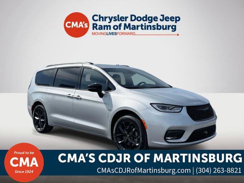 New 2026 Chrysler Pacifica Select w/ S Appearance Package AWD/4WD image 1