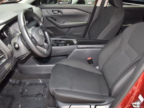 Used 2025 Nissan Rogue S FWD image 4