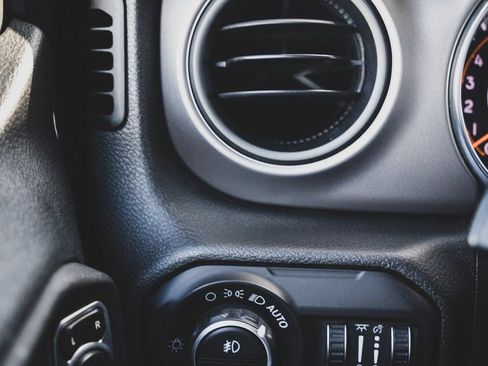 Used 2020 Jeep Gladiator Sport w/ Quick Order Package 24S image 10