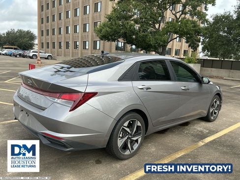 Used 2023 Hyundai Elantra SEL w/ Convenience Package FWD image 5