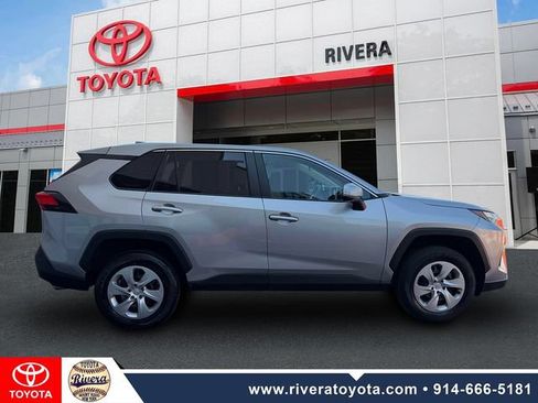 Used 2023 Toyota RAV4 LE AWD/4WD image 4