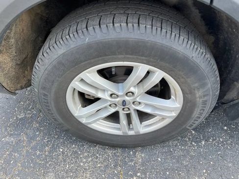 Used 2022 Ford Explorer XLT AWD/4WD image 4