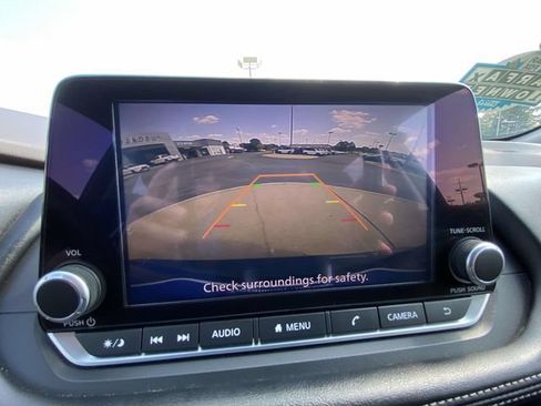 Used 2023 Nissan Rogue S FWD image 17