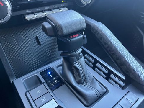 Used 2025 Toyota Tacoma TRD Off-Road AWD/4WD image 41