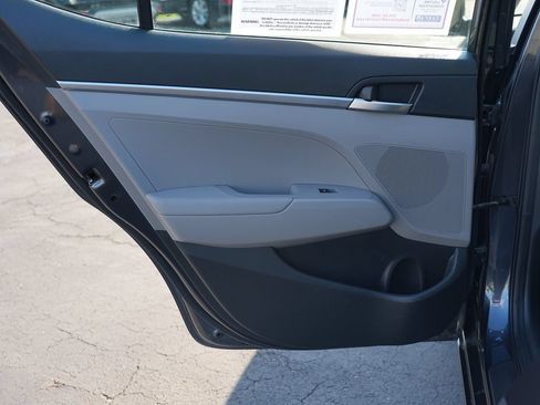 Used 2020 Hyundai Elantra SE FWD image 19