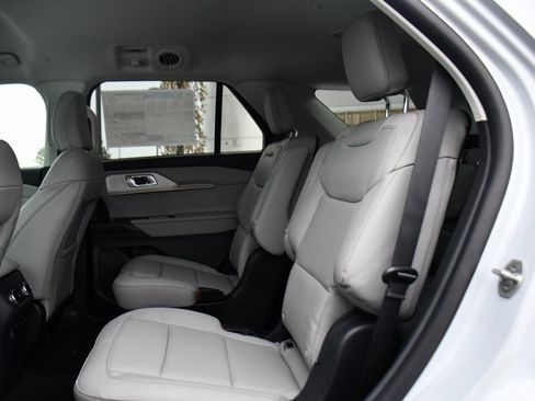 Used 2026 Ford Explorer Active w/ Active Comfort Package image 21