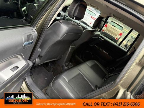 Used 2016 Jeep Compass Latitude image 11