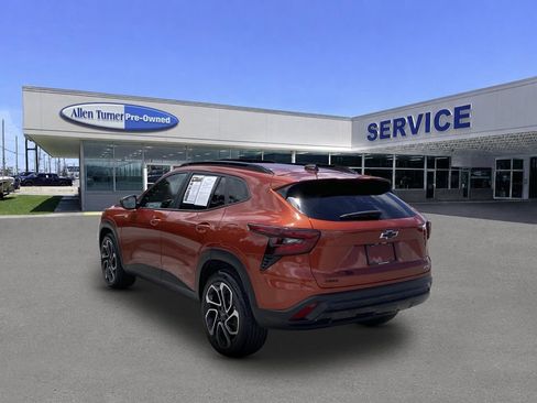 Used 2024 Chevrolet Trax RS w/ Sunroof Package FWD image 6