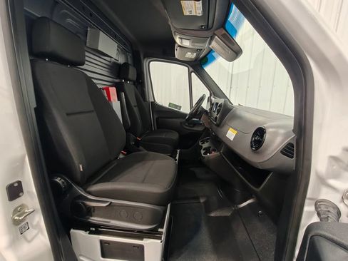 Used 2022 Mercedes-Benz Sprinter 1500 image 23
