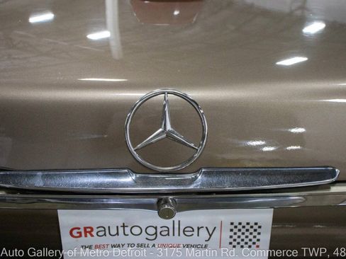 Used 1987 Mercedes-Benz 560 SL image 33