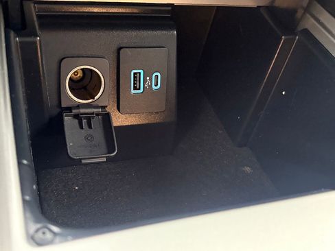 Used 2022 Ford Explorer XLT RWD image 23