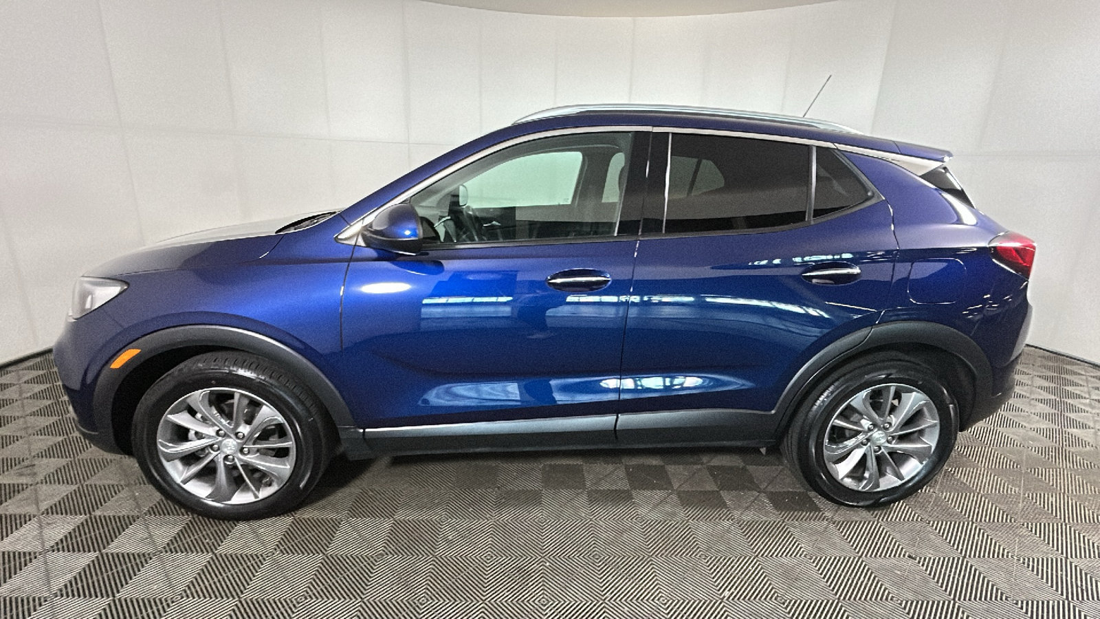 Used 2023 Buick Encore GX Essence w/ Experience Buick Package FWD image 7