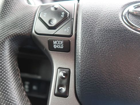 Used 2018 Toyota Tacoma TRD Off-Road AWD/4WD image 38