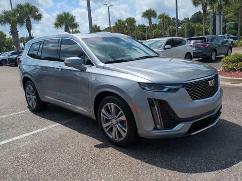 Used 2025 Cadillac XT6 Premium Luxury w/ LPO, Floor Liner Package FWD image 2