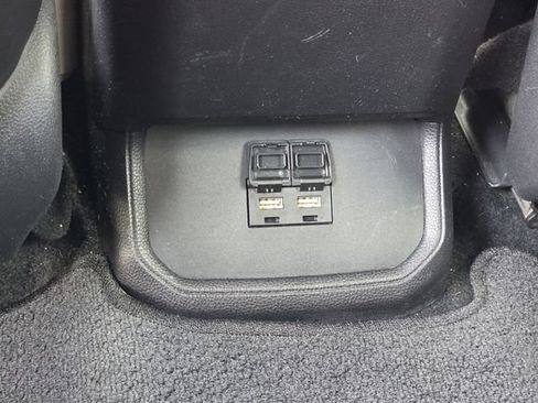 Used 2021 Toyota Highlander XLE FWD image 19